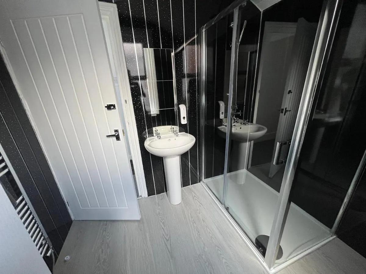 Safari Apartment, Free Parking, 10Min Walk To Blackpool Tower, Sleeps 12 United Kingdom