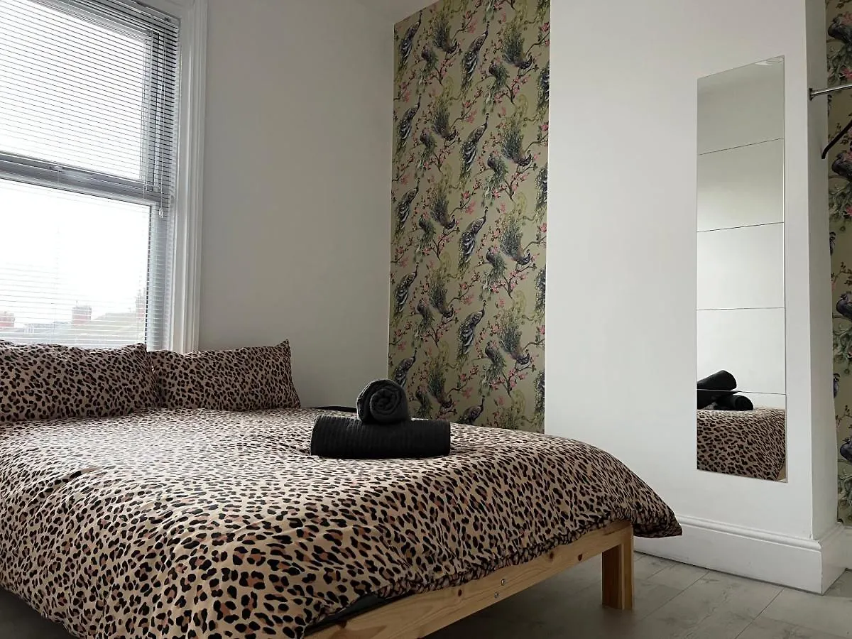 Safari Apartment, Free Parking, 10Min Walk To Blackpool Tower, Sleeps 12 Birleşik Krallık