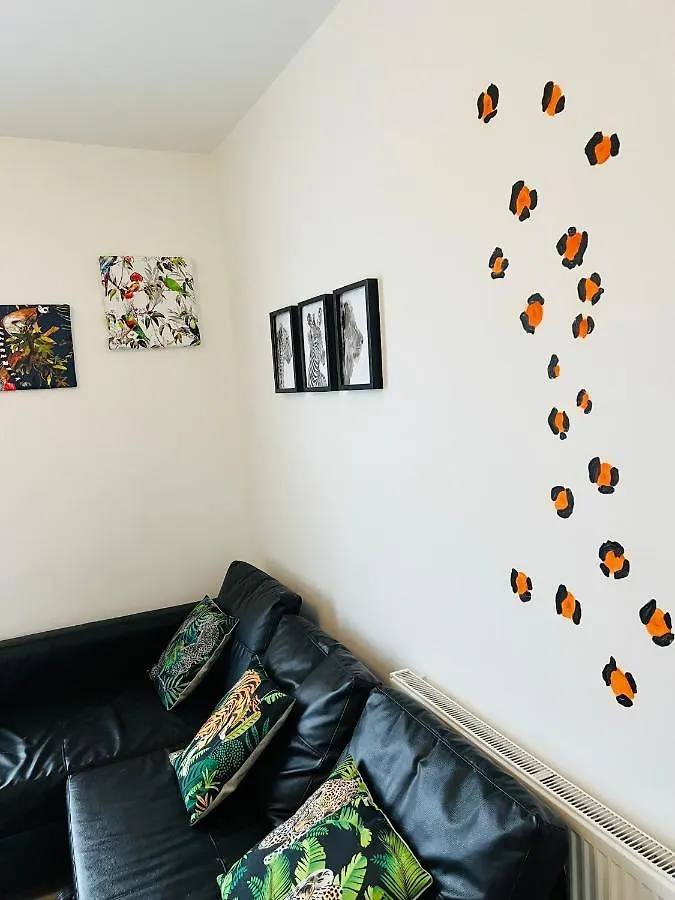 Safari Apartment, Free Parking, 10Min Walk To Blackpool Tower, Sleeps 12 0*,
