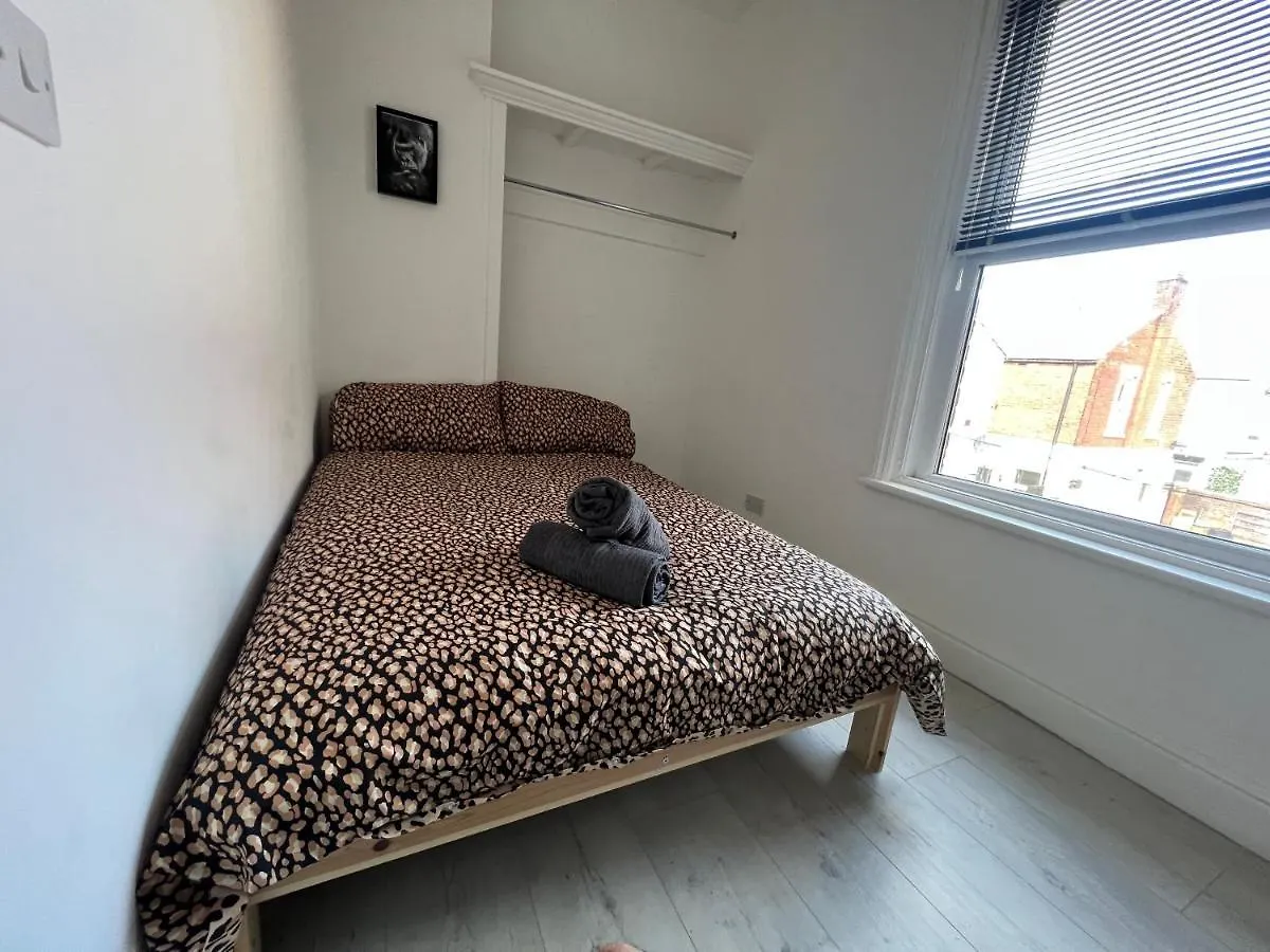 Safari Apartment, Free Parking, 10Min Walk To Blackpool Tower, Sleeps 12 United Kingdom